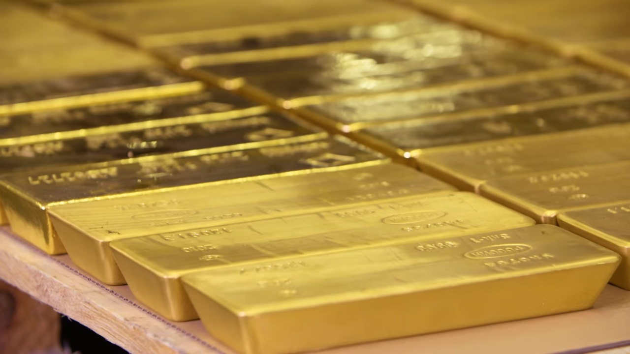 How Much is a Gold Bar Worth? - Benzinga